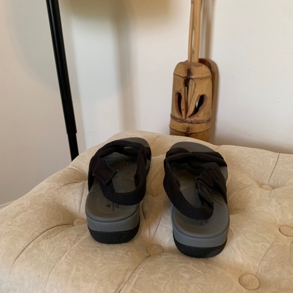 COPY - CLOUDSTEPPERS BY CLARKS - Picture 3 of 6